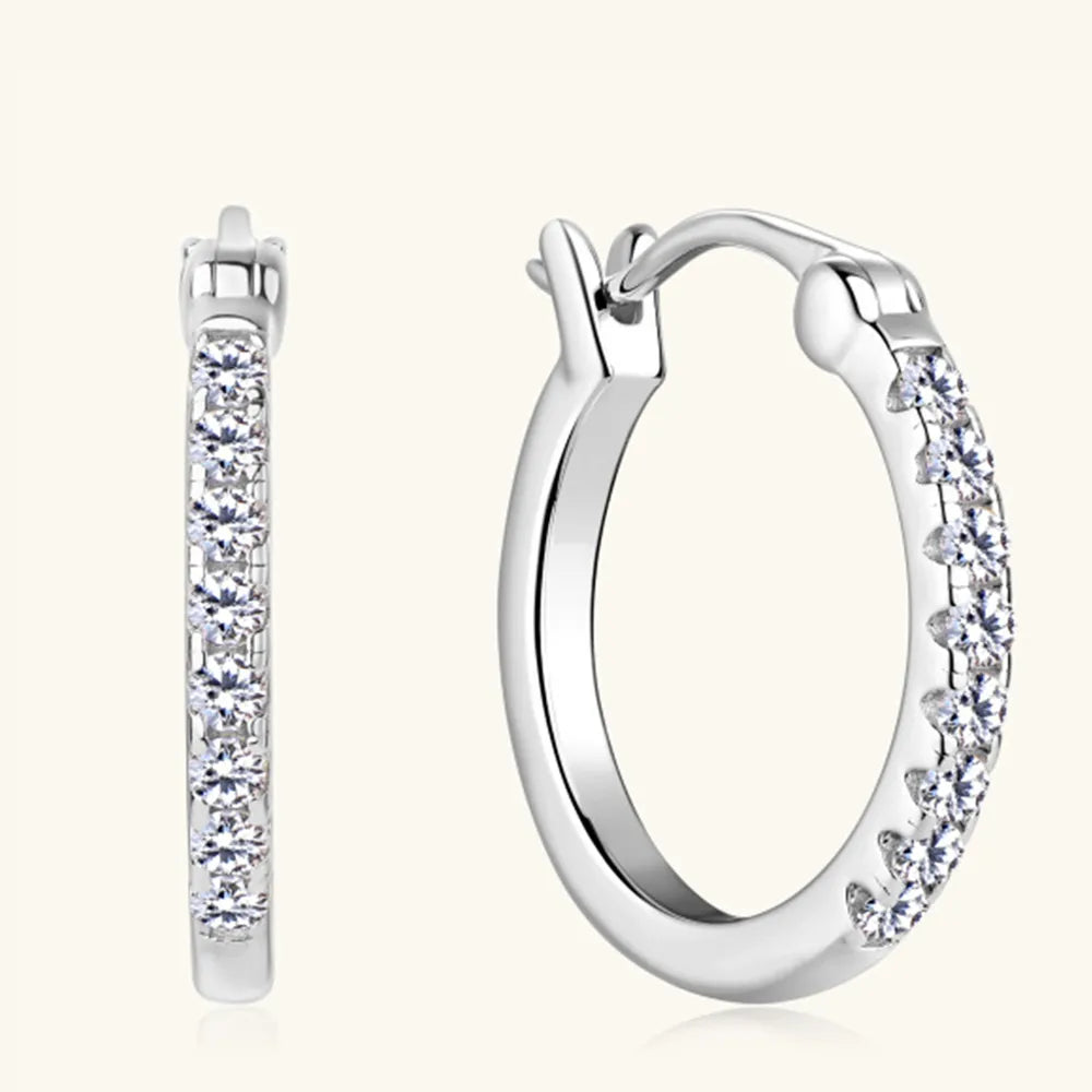 ORECCHINI HUGGIE ARGENTO MOISSANITE