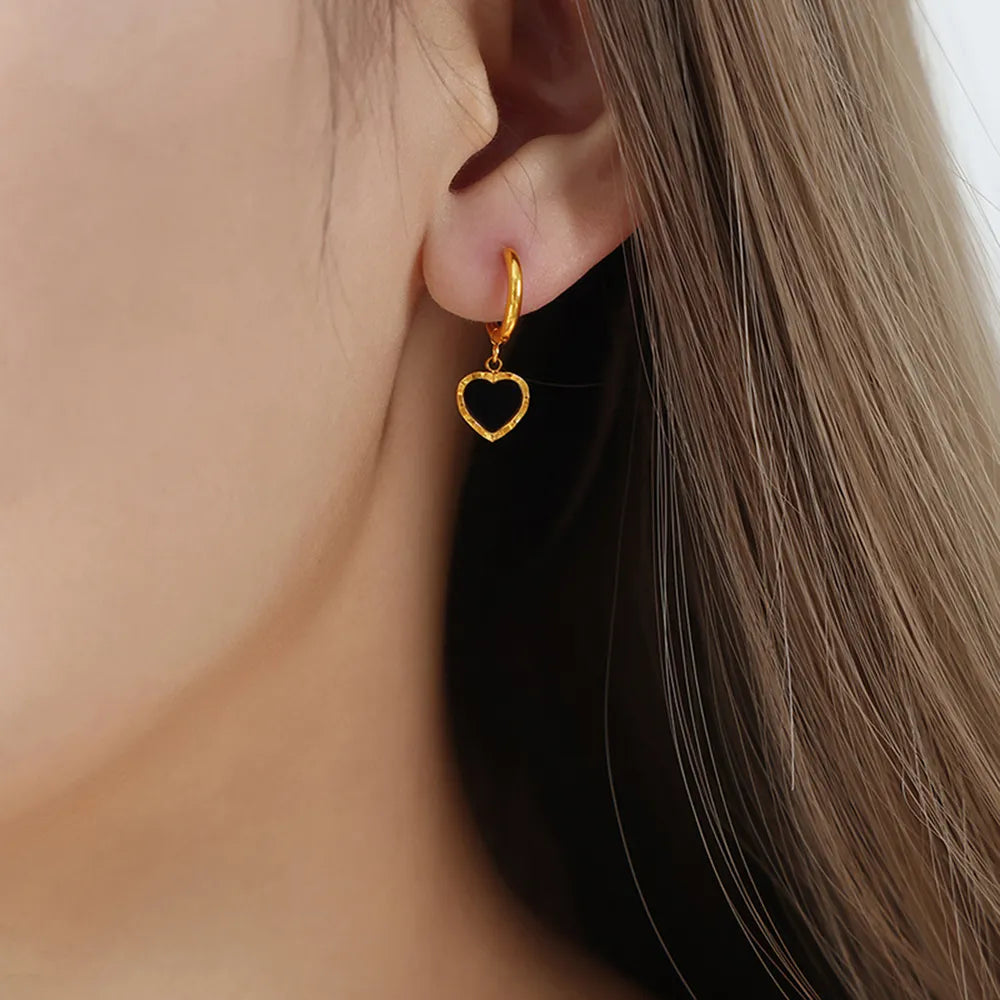 ORECCHINI CUORE NERO ORO PLACCATO 18K